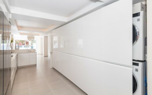 VILLA DE LUJO RECIÉN RENOVADA A POCOS PASOS DEL CENTRO DE MELONERAS. PISCINA PRIVADA CLIMATIZADA. GARAJE TRIPLE. UBICACIÓN PRIVILEGADA FRENTE A VILLA DEL CONDE.