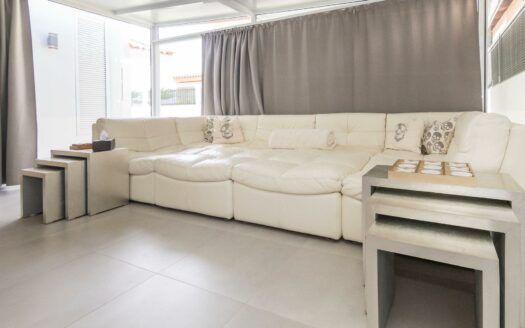 VILLA DE LUJO RECIÉN RENOVADA A POCOS PASOS DEL CENTRO DE MELONERAS. PISCINA PRIVADA CLIMATIZADA. GARAJE TRIPLE. UBICACIÓN PRIVILEGADA FRENTE A VILLA DEL CONDE.