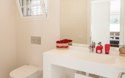 VILLA DE LUJO RECIÉN RENOVADA A POCOS PASOS DEL CENTRO DE MELONERAS. PISCINA PRIVADA CLIMATIZADA. GARAJE TRIPLE. UBICACIÓN PRIVILEGADA FRENTE A VILLA DEL CONDE.