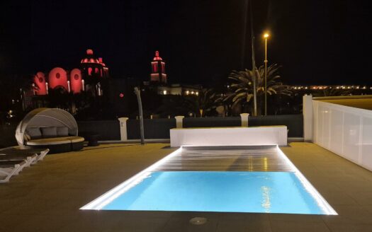 VILLA DE LUJO RECIÉN RENOVADA A POCOS PASOS DEL CENTRO DE MELONERAS. PISCINA PRIVADA CLIMATIZADA. GARAJE TRIPLE. UBICACIÓN PRIVILEGADA FRENTE A VILLA DEL CONDE.