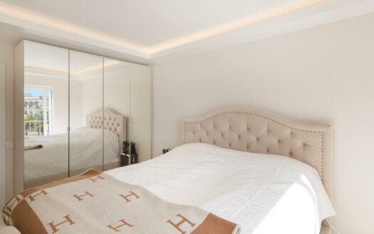 VILLA DE LUJO RECIÉN RENOVADA A POCOS PASOS DEL CENTRO DE MELONERAS. PISCINA PRIVADA CLIMATIZADA. GARAJE TRIPLE. UBICACIÓN PRIVILEGADA FRENTE A VILLA DEL CONDE.