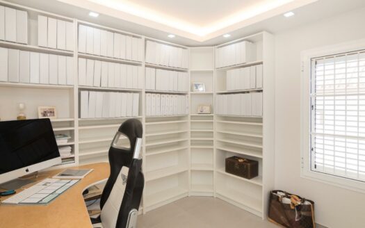 VILLA DE LUJO RECIÉN RENOVADA A POCOS PASOS DEL CENTRO DE MELONERAS. PISCINA PRIVADA CLIMATIZADA. GARAJE TRIPLE. UBICACIÓN PRIVILEGADA FRENTE A VILLA DEL CONDE.