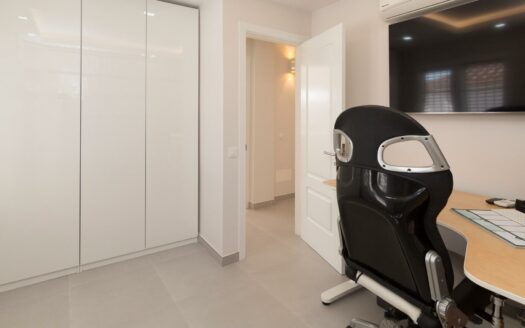 VILLA DE LUJO RECIÉN RENOVADA A POCOS PASOS DEL CENTRO DE MELONERAS. PISCINA PRIVADA CLIMATIZADA. GARAJE TRIPLE. UBICACIÓN PRIVILEGADA FRENTE A VILLA DEL CONDE.