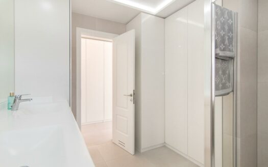 VILLA DE LUJO RECIÉN RENOVADA A POCOS PASOS DEL CENTRO DE MELONERAS. PISCINA PRIVADA CLIMATIZADA. GARAJE TRIPLE. UBICACIÓN PRIVILEGADA FRENTE A VILLA DEL CONDE.