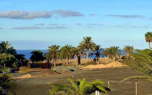 VILLA DE LUJO RECIÉN RENOVADA A POCOS PASOS DEL CENTRO DE MELONERAS. PISCINA PRIVADA CLIMATIZADA. GARAJE TRIPLE. UBICACIÓN PRIVILEGADA FRENTE A VILLA DEL CONDE.
