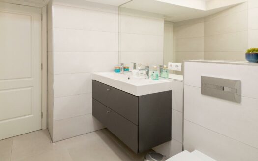 VILLA DE LUJO RECIÉN RENOVADA A POCOS PASOS DEL CENTRO DE MELONERAS. PISCINA PRIVADA CLIMATIZADA. GARAJE TRIPLE. UBICACIÓN PRIVILEGADA FRENTE A VILLA DEL CONDE.