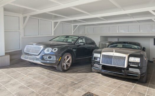 VILLA DE LUJO RECIÉN RENOVADA A POCOS PASOS DEL CENTRO DE MELONERAS. PISCINA PRIVADA CLIMATIZADA. GARAJE TRIPLE. UBICACIÓN PRIVILEGADA FRENTE A VILLA DEL CONDE.