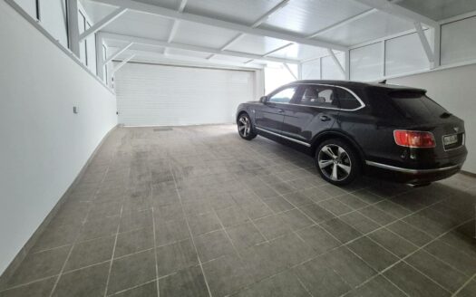 VILLA DE LUJO RECIÉN RENOVADA A POCOS PASOS DEL CENTRO DE MELONERAS. PISCINA PRIVADA CLIMATIZADA. GARAJE TRIPLE. UBICACIÓN PRIVILEGADA FRENTE A VILLA DEL CONDE.