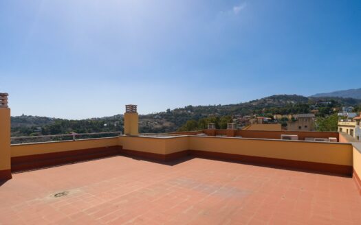Penthouse with large terrace on private rooftop in Monte Lentiscal