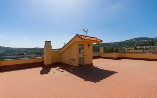 Penthouse with large terrace on private rooftop in Monte Lentiscal