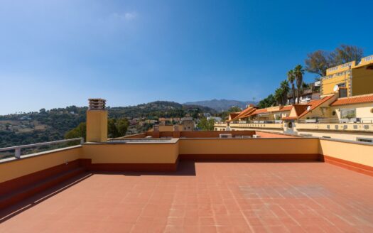 Penthouse with large terrace on private rooftop in Monte Lentiscal