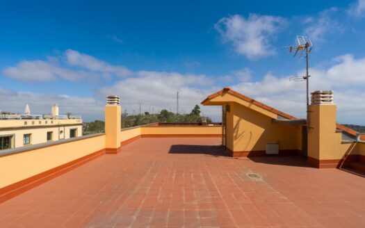 Penthouse with large terrace on private rooftop in Monte Lentiscal