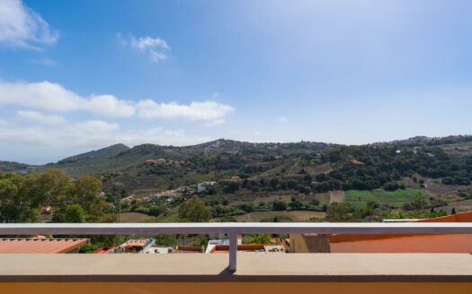 Penthouse with large terrace on private rooftop in Monte Lentiscal