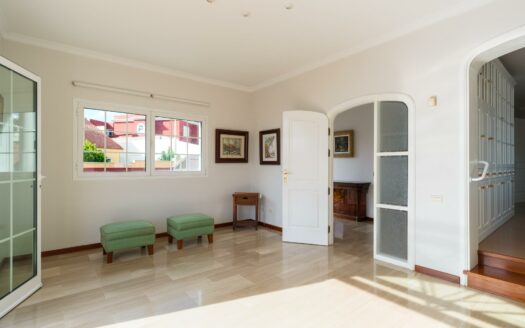 Detached chalet with pool and garden in La Garita
