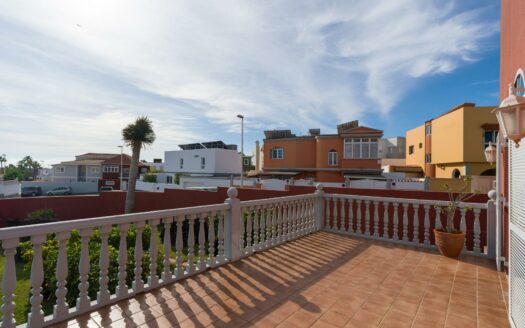 Detached chalet with pool and garden in La Garita