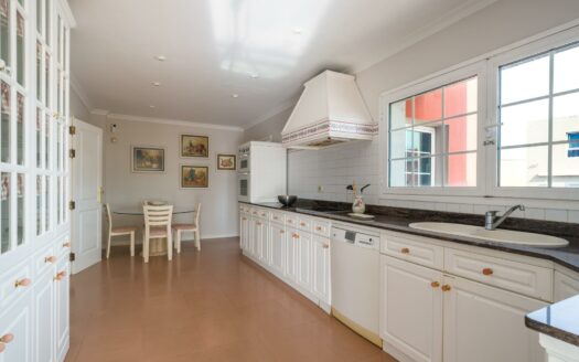 Detached chalet with pool and garden in La Garita
