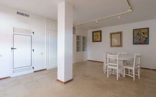 Detached chalet with pool and garden in La Garita