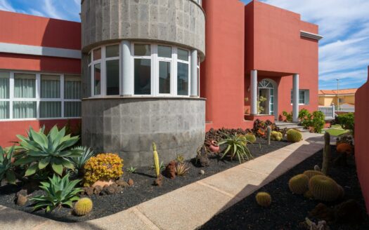 Detached chalet with pool and garden in La Garita