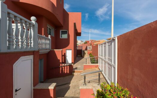 Detached chalet with pool and garden in La Garita