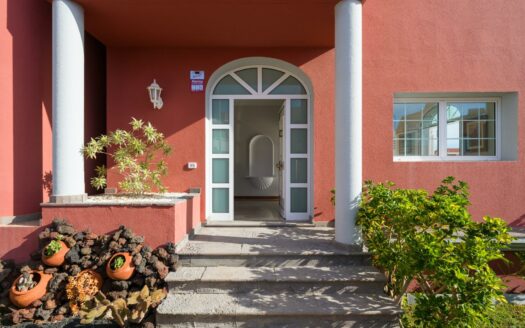 Detached chalet with pool and garden in La Garita