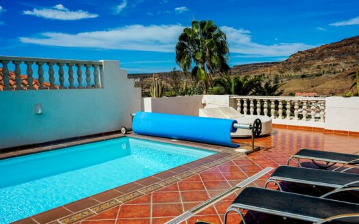 Villa en Tauro con vistas al mar y cerca del campo de golf