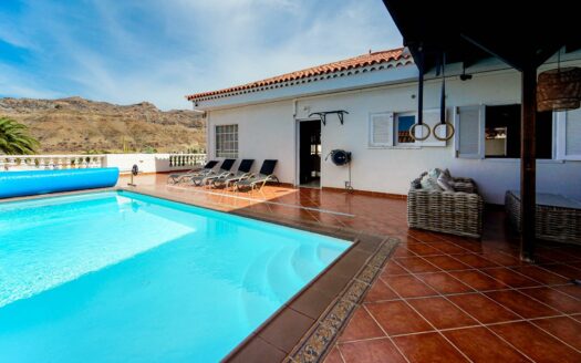 Villa en Tauro con vistas al mar y cerca del campo de golf