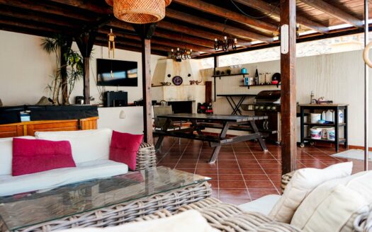 Villa en Tauro con vistas al mar y cerca del campo de golf