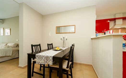 Central and Close to the Beach, with 2 Bedrooms
