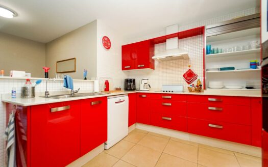 Central and Close to the Beach, with 2 Bedrooms