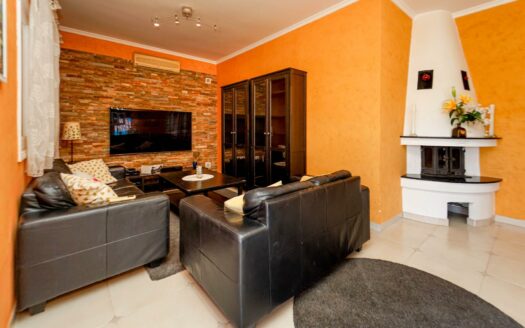 Villa en Tauro con vistas al mar y cerca del campo de golf