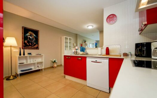 Central and Close to the Beach, with 2 Bedrooms