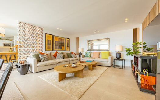Luxusvilla mit Pool und Terrasse
