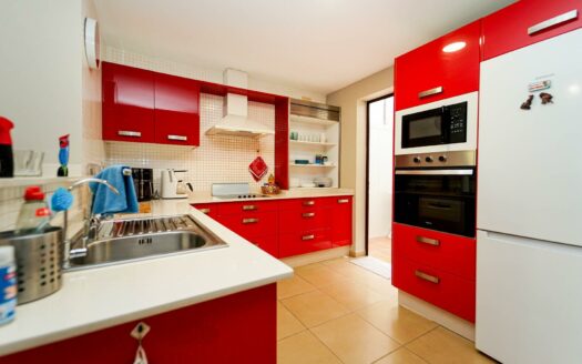 Central and Close to the Beach, with 2 Bedrooms