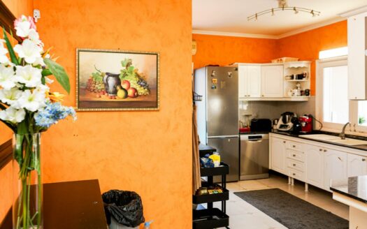 Villa en Tauro con vistas al mar y cerca del campo de golf