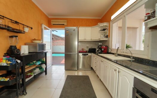 Villa en Tauro con vistas al mar y cerca del campo de golf