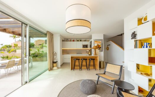 Luxusvilla mit Pool und Terrasse