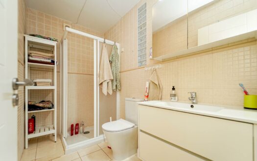 Central and Close to the Beach, with 2 Bedrooms