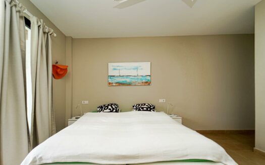 Central and Close to the Beach, with 2 Bedrooms