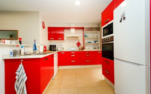 Central and Close to the Beach, with 2 Bedrooms