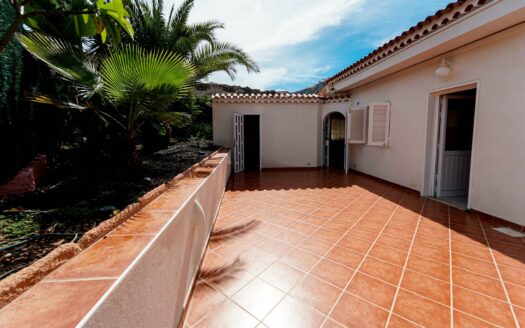 Villa en Tauro con vistas al mar y cerca del campo de golf