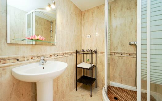 Villa en Tauro con vistas al mar y cerca del campo de golf