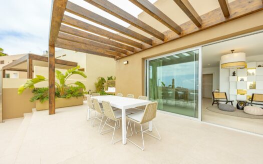 Luxusvilla mit Pool und Terrasse