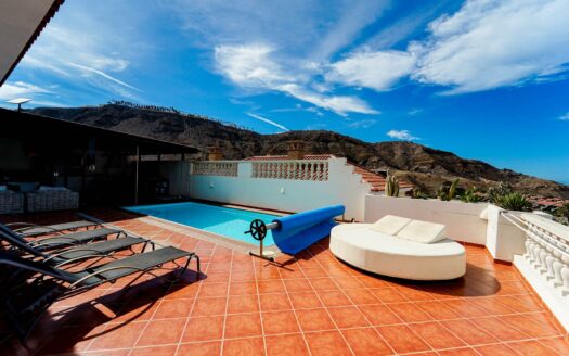 Villa en Tauro con vistas al mar y cerca del campo de golf