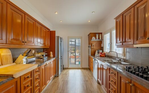 Apartment for Rent in Montaña La Data with Solarium, Garage and Sea Views