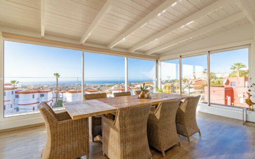 Apartment for Rent in Montaña La Data with Solarium, Garage and Sea Views