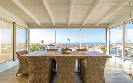 Apartment for Rent in Montaña La Data with Solarium, Garage and Sea Views