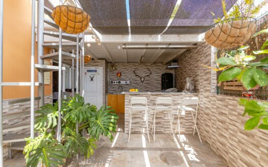 Apartment for Rent in Montaña La Data with Solarium, Garage and Sea Views