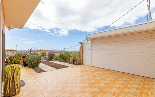 Apartment for Rent in Montaña La Data with Solarium, Garage and Sea Views