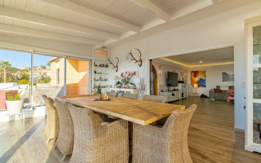 Apartment for Rent in Montaña La Data with Solarium, Garage and Sea Views