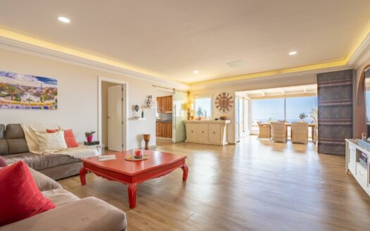 Apartment for Rent in Montaña La Data with Solarium, Garage and Sea Views